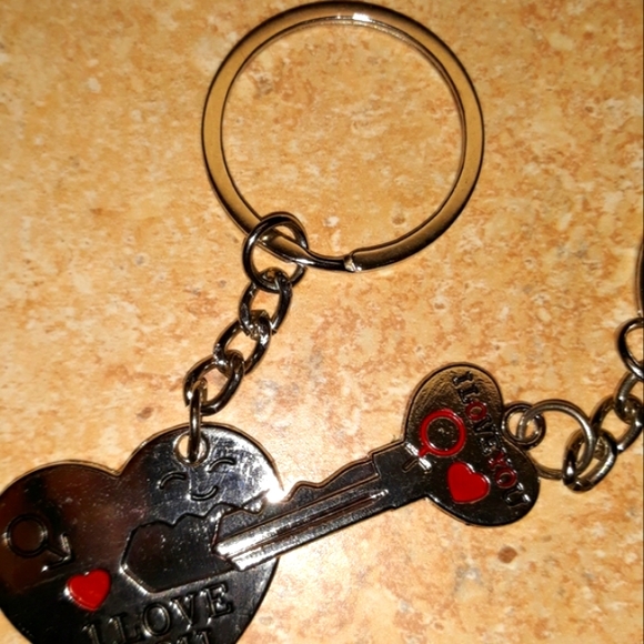 Adorable HEART I LOVE YOU KEYCHAIN - Picture 3 of 9